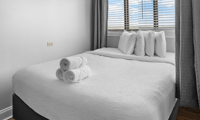 This unit sits on the 23rd floor and offers an amazing northern view of the Atlantic ocean. It comfortably sleeps 4 with one queen bed and a queen sleeper sofa.