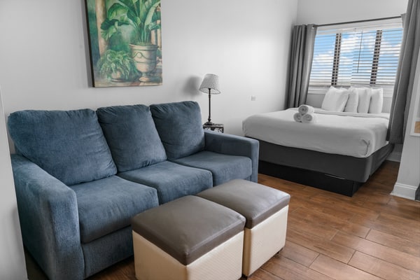 This unit sits on the 23rd floor and offers an amazing northern view of the Atlantic ocean. It comfortably sleeps 4 with one queen bed and a queen sleeper sofa.