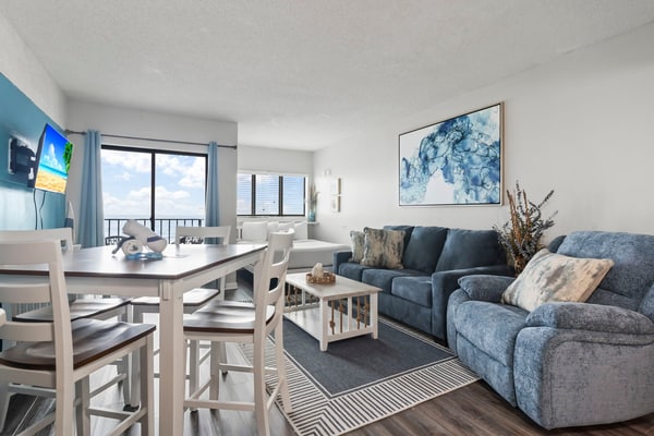 Stop your search now! Palace 202 is the perfect spot for you! This beautifully renovated oceanfront studio offers endless views of the ocean, plenty of kitchen space, and enough room for two guests, making it perfect for a couples getaway or a nice retreat for friends!
