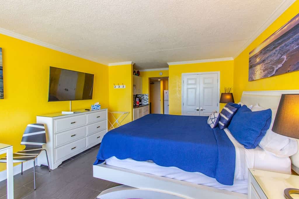 Looking to get away from it all and enjoy some relaxation? This is the perfect place for a couples retreat or a small family vacation! All the comforts of home but with spectacular views off the direct oceanfront private balcony. This completely remodeled oceanfront luxury studio is located at the North end of the "Golden Mile" - close enough to walk to local restaurants and attractions without being in the thick of the crowds.
Important Notice: Balcony Railing Coating Project

The Balcony Railing Coating Project will be underway for approximately 6&ndash;8 weeks (weather permitting), with completion expected by mid to late January.

During this period, signage will be placed on sliding glass doors to inform guests when balcony work is taking place. Please remind guests not to touch the railings, as they will be in various stages of coating and drying.

Please note:

Balcony access will be restricted only while work is being performed on that specific stack.