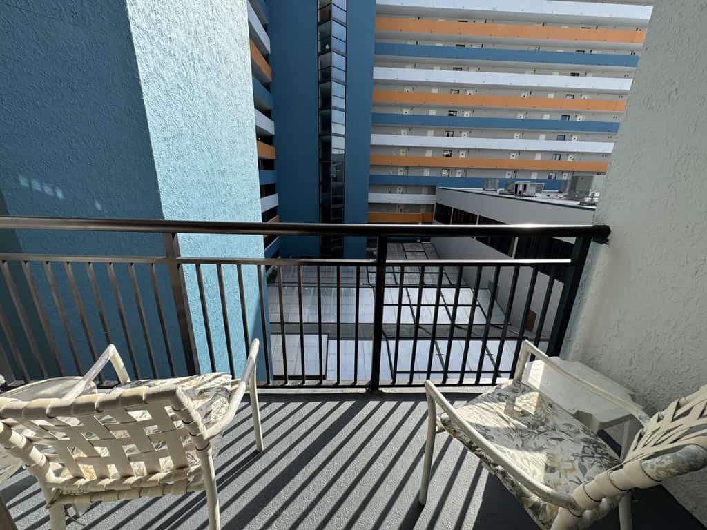 This inviting 6th-floor studio is the perfect beach escape for families, couples, or friends. Thoughtfully arranged to sleep up to 6 guests, the space features two double beds and a futon, offering comfort and convenience throughout your stay.