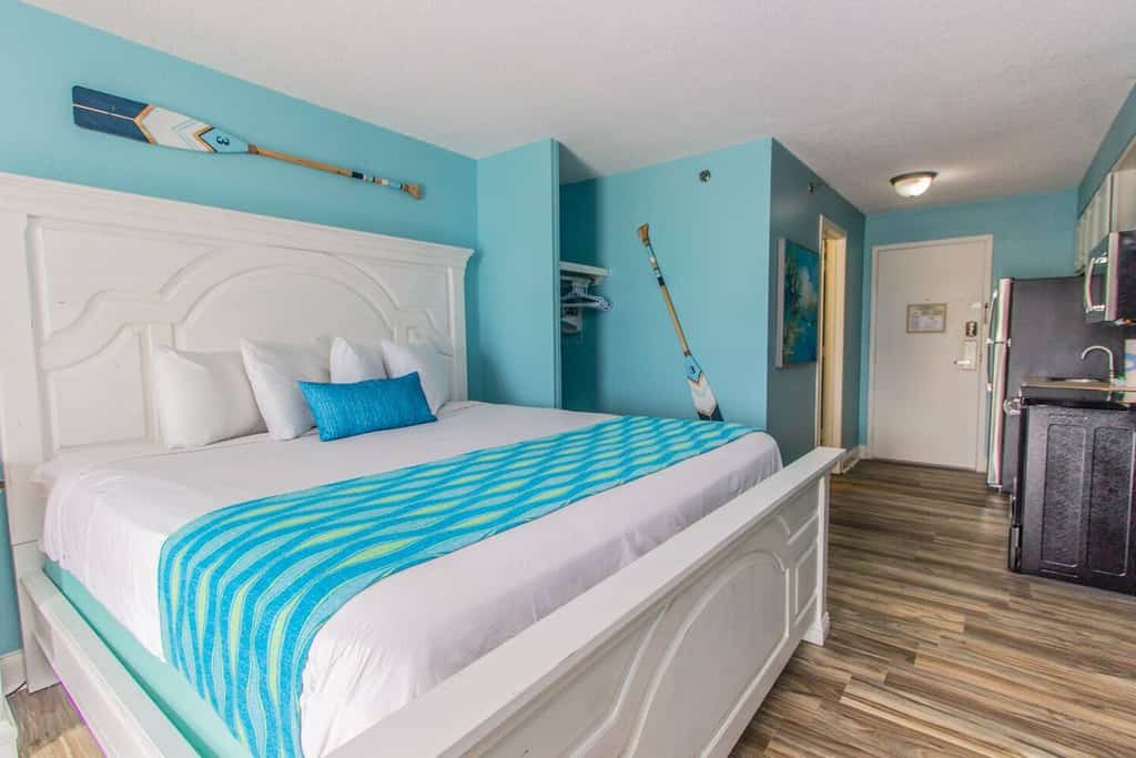 Located on the 13th-floor, this unit offers beautiful South-facing views and will comfortably accommodate 4 guests with 1 king bed and 1 full-size sleeper sofa.

Free Wi-Fi and Cable are available.

Unfortunately, all pools are currently unavailable for guest use with no anticipated reopening date.