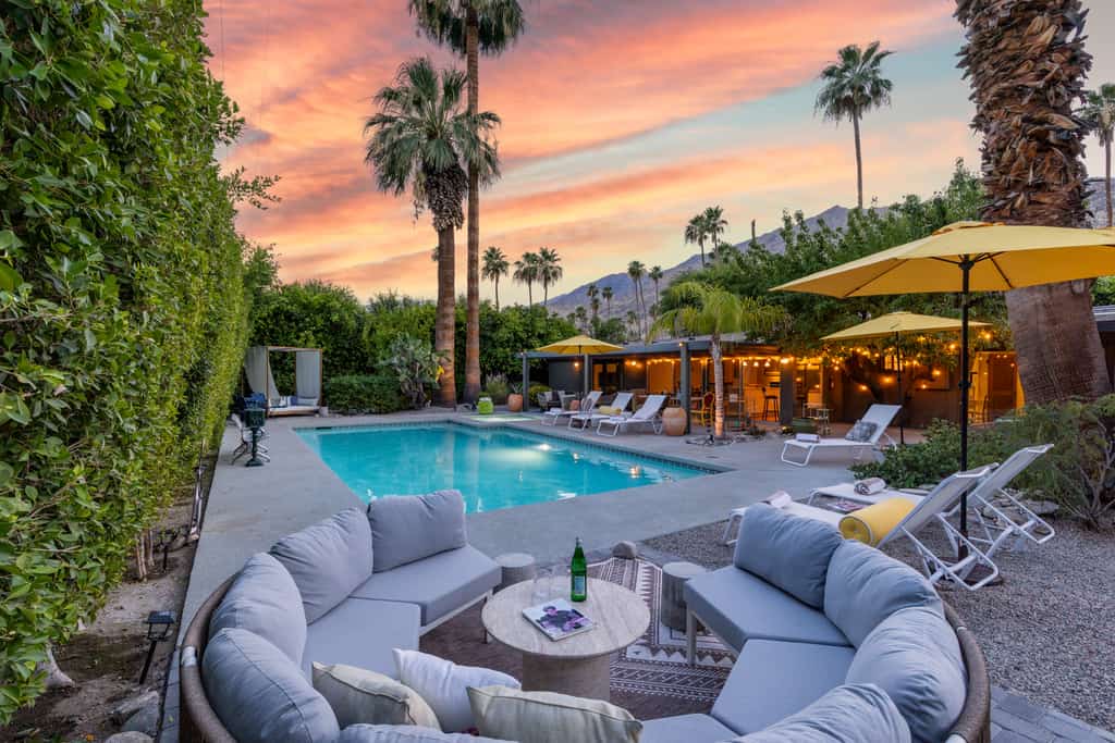 Sol y Soledad: A Modern Palm Springs Retreat with Private Pool, Spa & Office