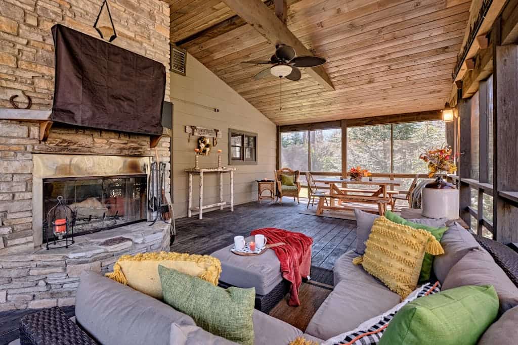 Gorgeous cabin on 2 wooded acres with furnished sunroom and washer/dryer