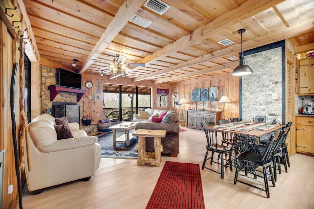 Private cabin with breathtaking mountain view, large deck, fireplace & firepit