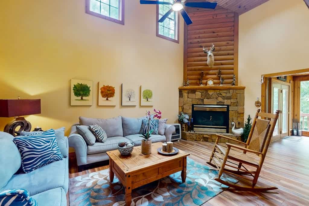 Cashiers, Lake Glenville Highlands Retreat Waterfall, Fire Pit, AC, Dog-Friendly
