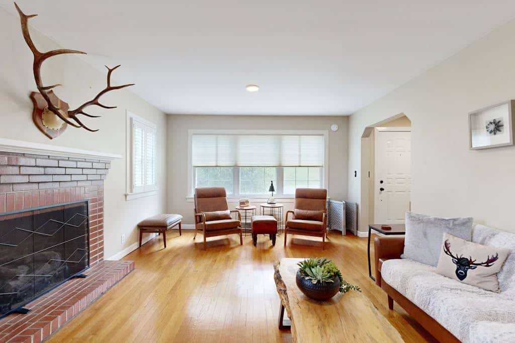 Charming Waynesville retreat: dog-friendly, nature views, near creek & trails