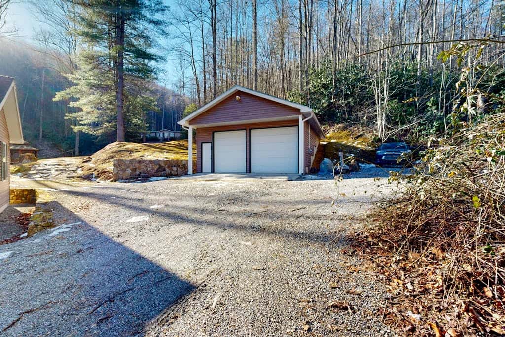 Papa’s Mountain Stream Cabin
