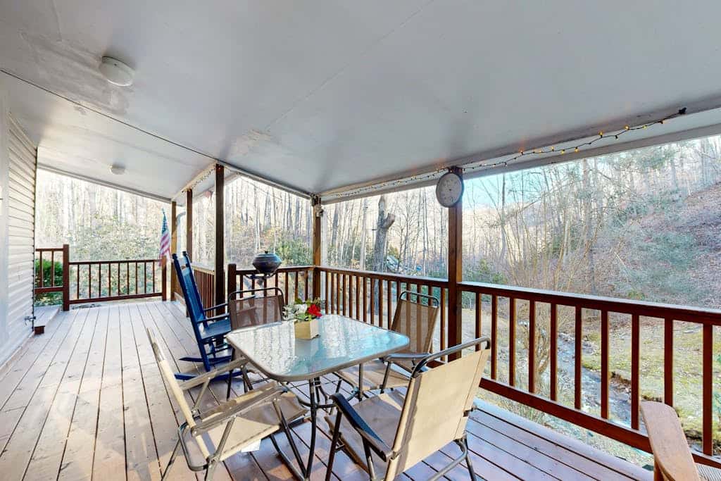 Papa’s Mountain Stream Cabin
