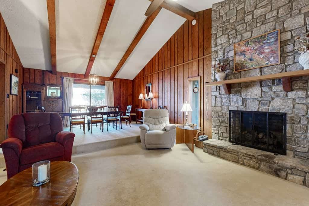 Dog-friendly mountain home with large deck and stunning mountain views