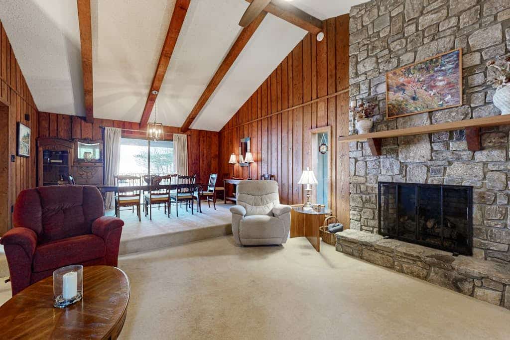Dog-friendly mountain home with large deck and stunning mountain views