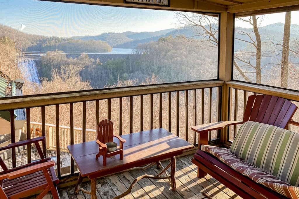 Mountain view cabin with expansive deck, balcony, & fireplace - dogs OK