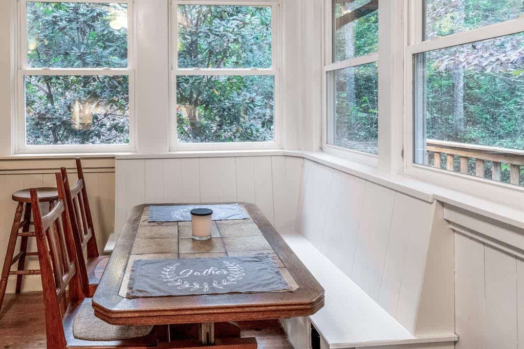 Dog-friendly home with WiFi, private washer/dryer, grill, hot tub, firepit