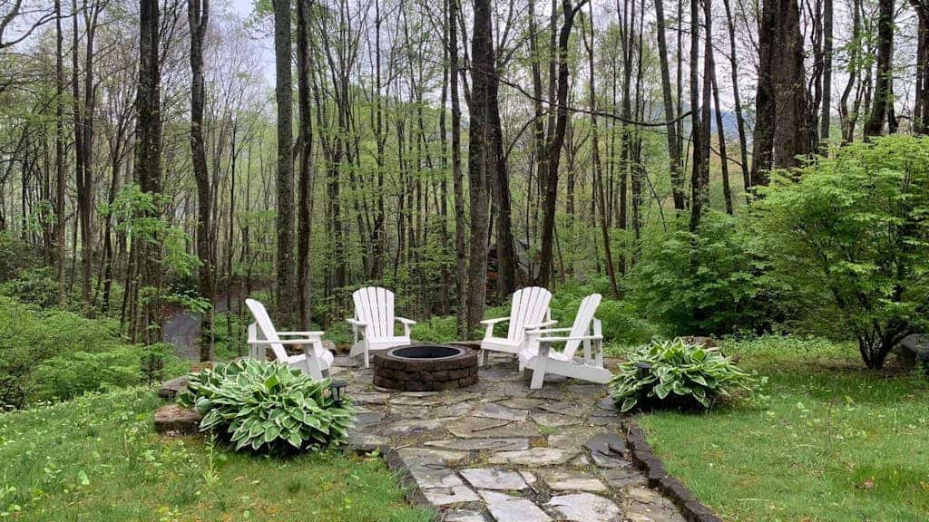 Cozy Mountain Retreat in Maggie Valley | Fireplace, Hot Tub & Outdoor Movies