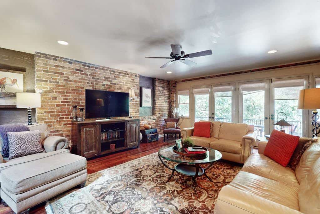 Elegantly Remodeled All-Suite Downtown Loft w/ Balcony & Chefs Kitchen