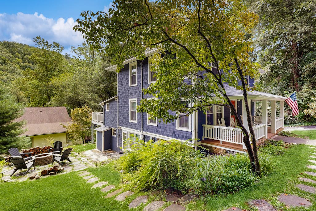 Cannon Cottage with Apartment