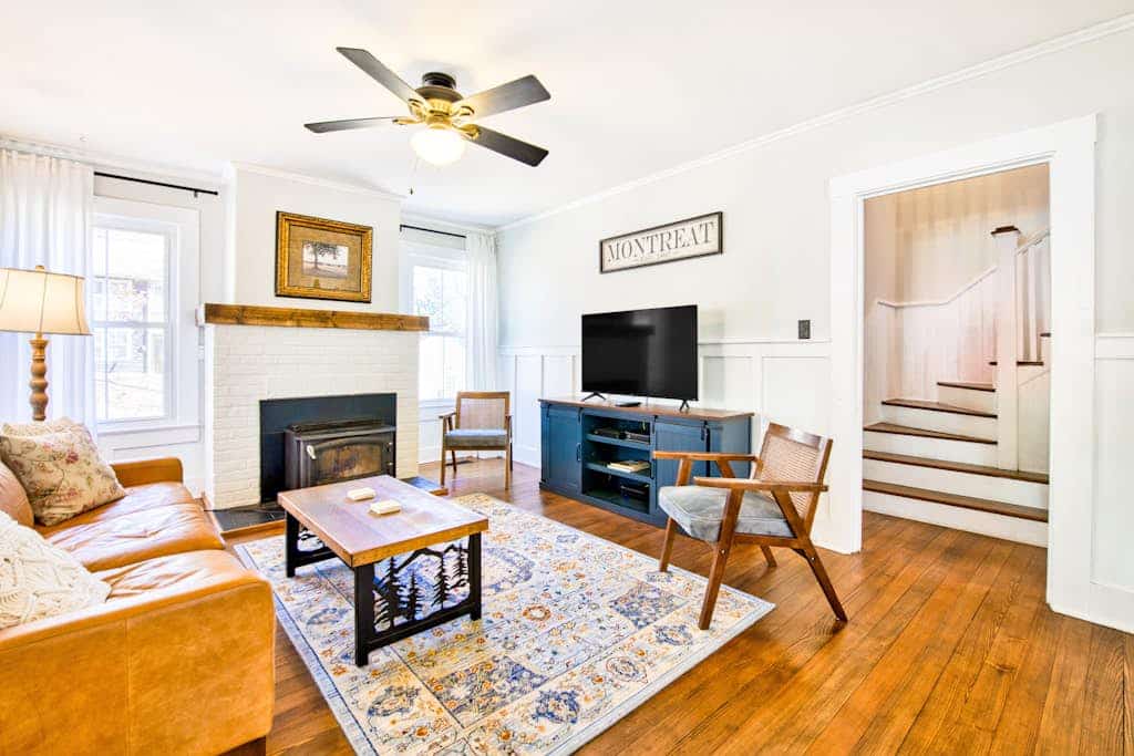 Spacious dog-friendly Montreat cottage with firepit, mountain views, & patio