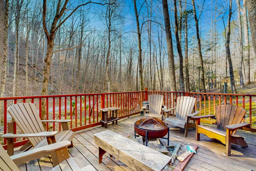 Dog-friendly Log Cabin w/Private Deck, Firepit, Foosball