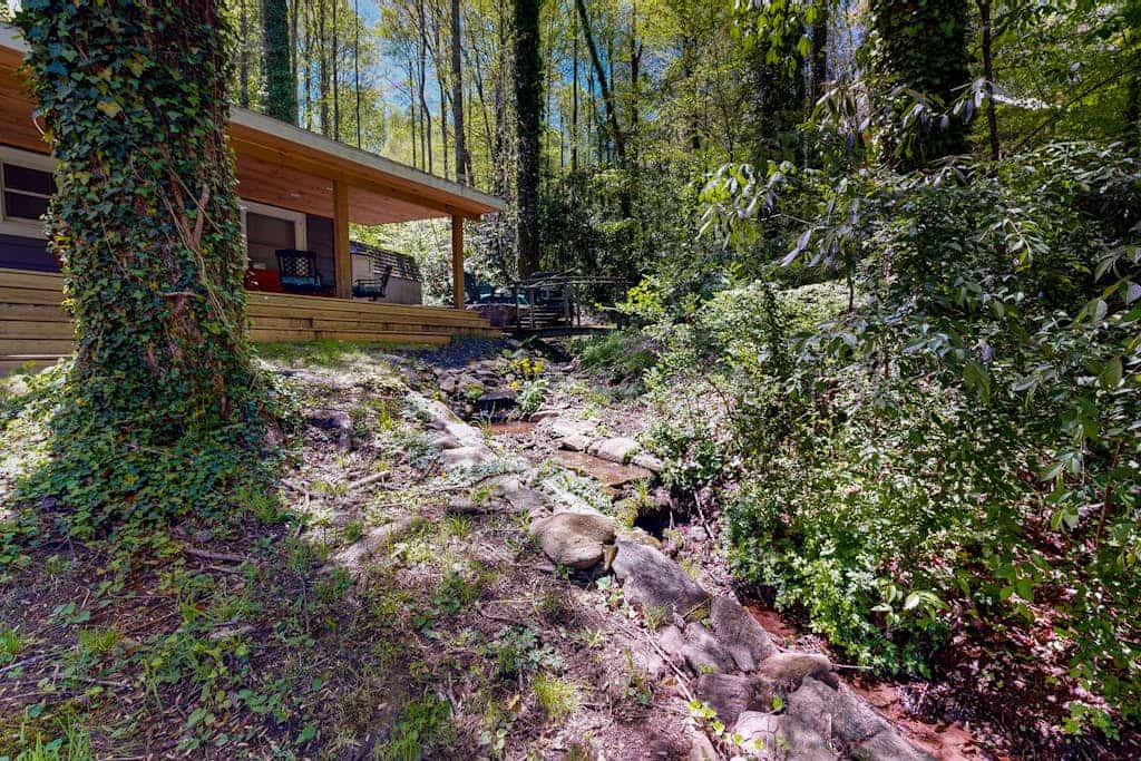 Dog-friendly mountain cabin with washer/dryer, AC, furnished patio, & firepit