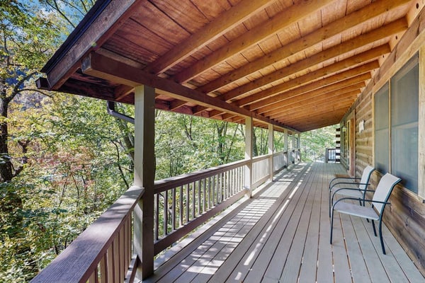 Maggie Valley cabin with wrap around porch & gorgeous mountain views