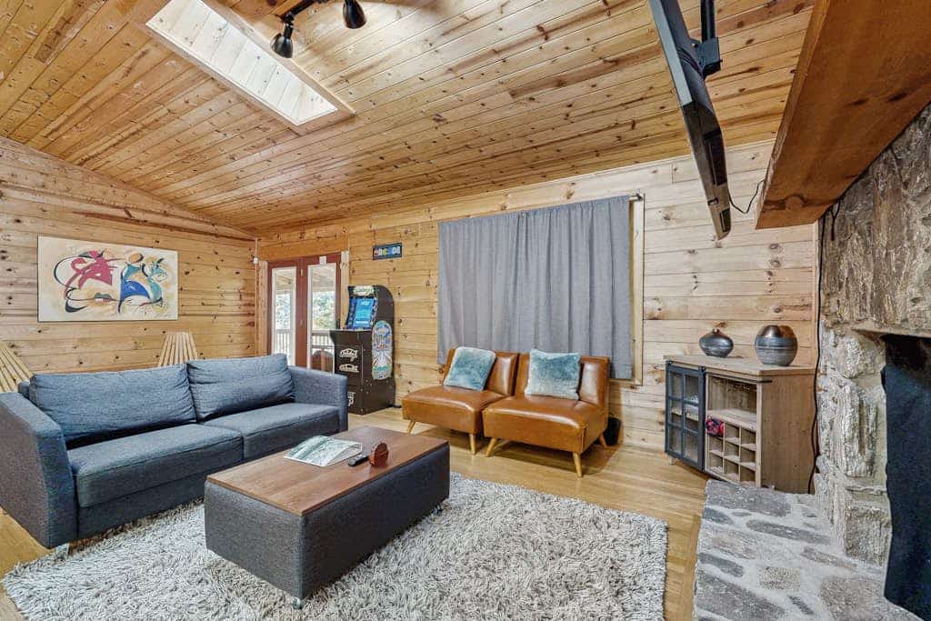 Maggie Valley cabin with wrap around porch & gorgeous mountain views