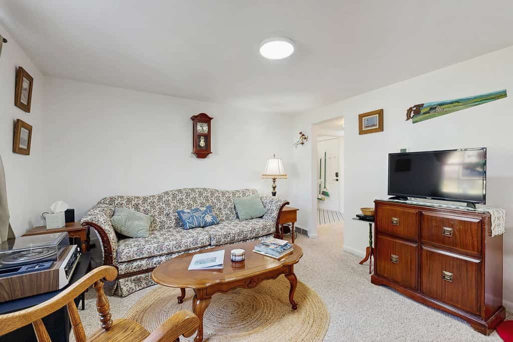 Charming 2 BR house near downtown Hendersonville w/ washer/dryer
