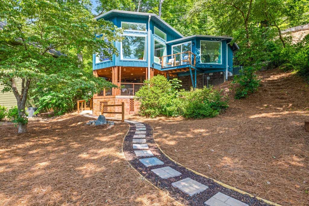 Lakefront dream stay with dock, three kayaks, paddleboard, & grill - near golf
