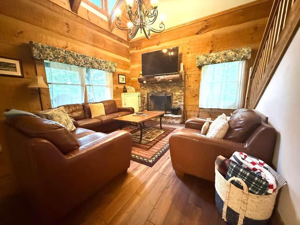Secluded Cabin w/Free WiFi, Central AC, Deck, Mountain Views - Dog OK