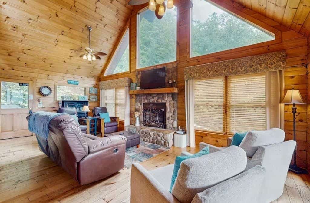 Smoky Mountain home with sauna, hot tub, multi-level deck & mountain views