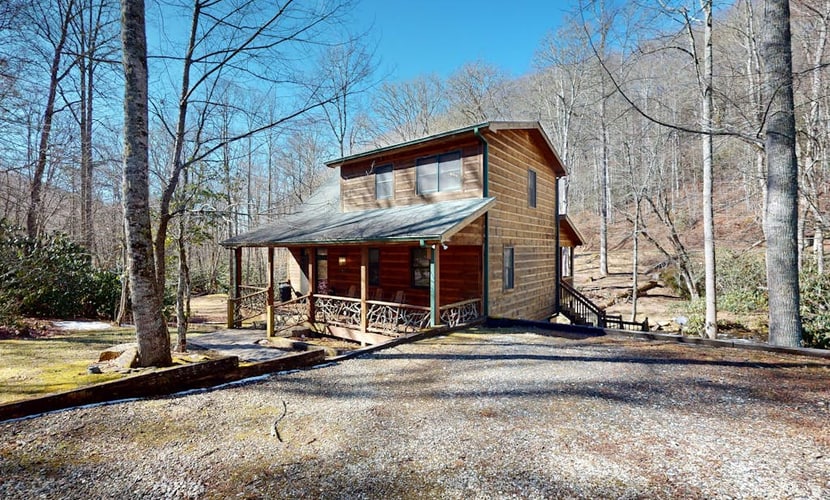 Charming Home in Topton with Creek views and High Speed Internet