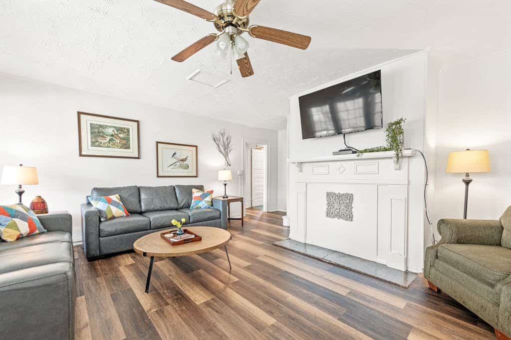 Dog-friendly home with updated kitchen, central AC, washer/dryer, porch, pool
