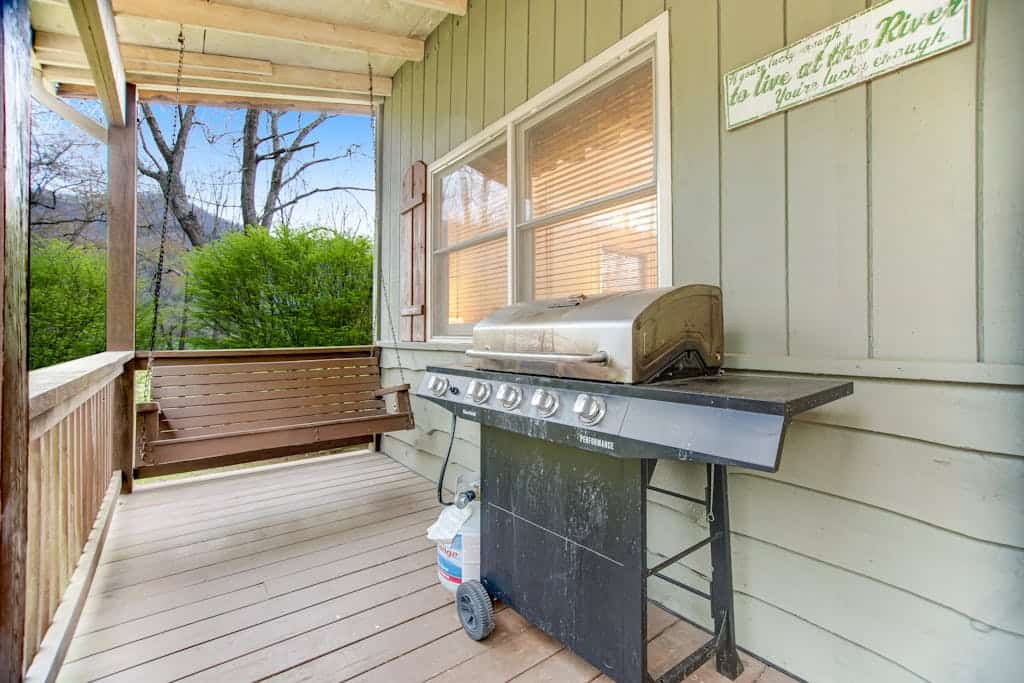 Quiet dog-friendly riverfront house with large back deck, hot tub, fireplace