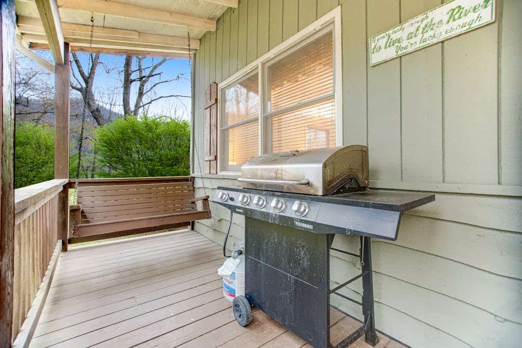 Quiet dog-friendly riverfront house with large back deck, hot tub, fireplace