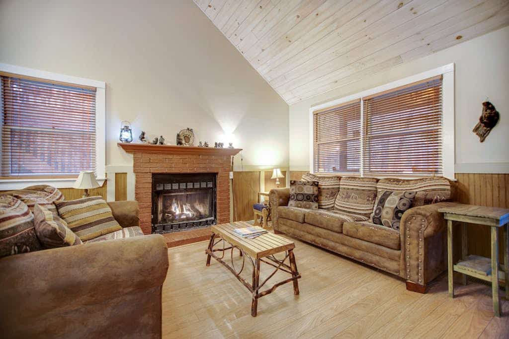 Quiet dog-friendly riverfront house with large back deck, hot tub, fireplace