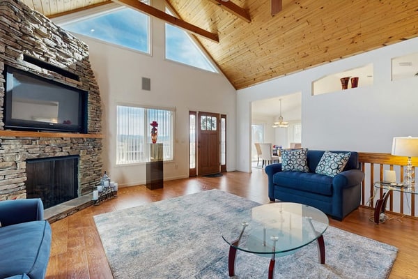 Mountain-View Retreat in Peaceful Franklin – Cozy, Pet-Friendly Escape