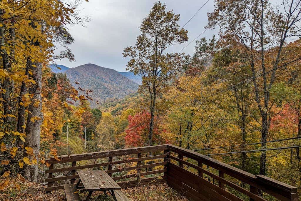 Artsy mountain home with large covered deck, AC, & amazing views - close to town