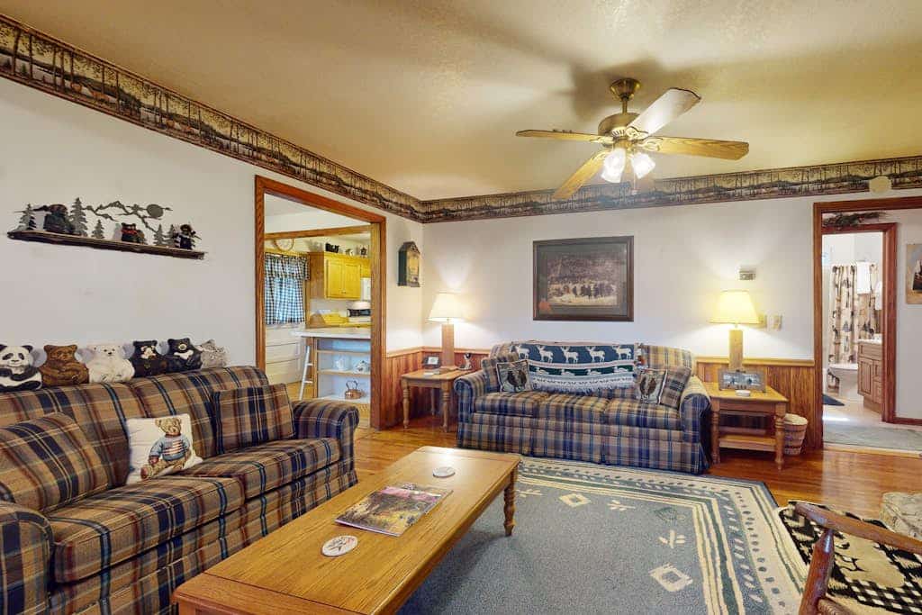 Charming 3BR home in Scaly Mountain with a full kitchen and high speed internet