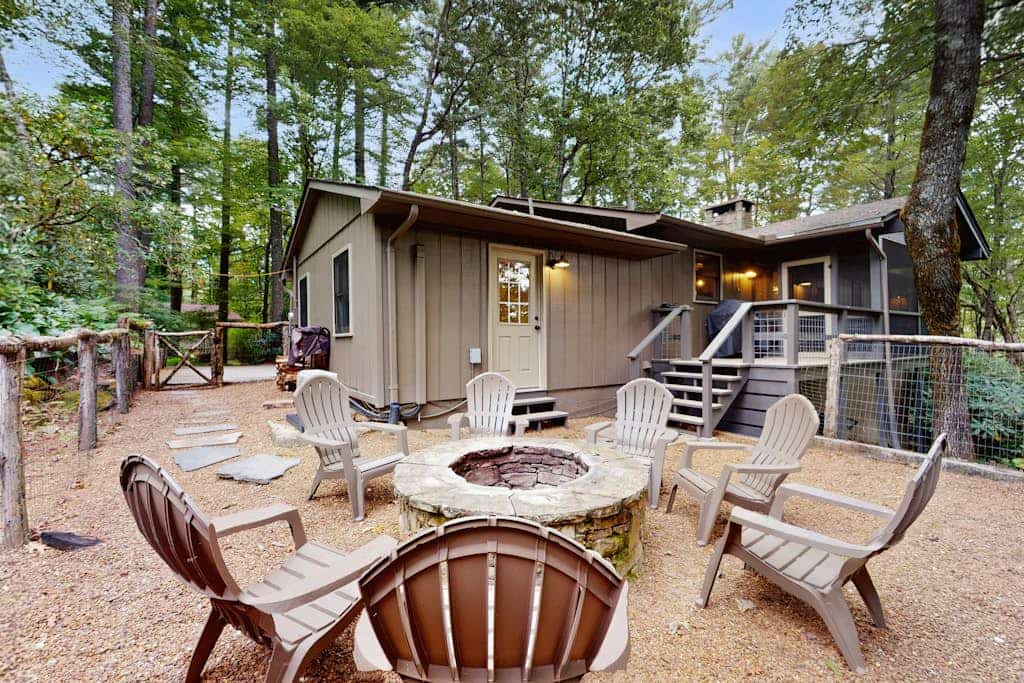 Beautiful mountain view home with large deck, fire-pit and gas grill