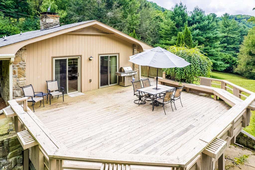 Secluded Dog-Friendly Home w/Spacious Deck, Gas Grill, Gas Fireplace, Fast WiFi