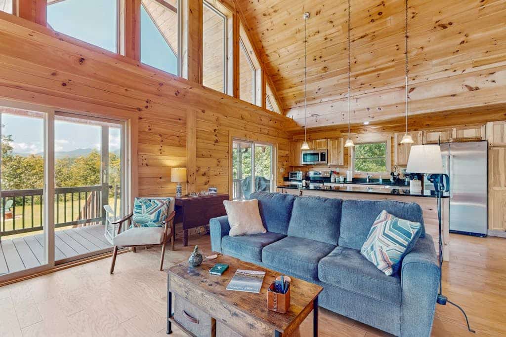 Cozy 1BR Cabin near Franklin, NC with Views, Grill, Full Kitchen and Wifi