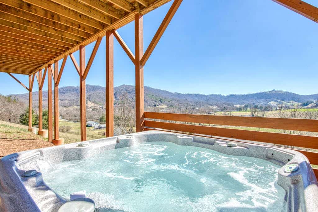 Mountain home with pool table, WiFi, balcony, hot tub, & fireplace – great views