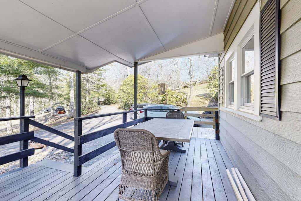 Cozy 4BR Retreat with full Kitchen, Wifi and Central AC