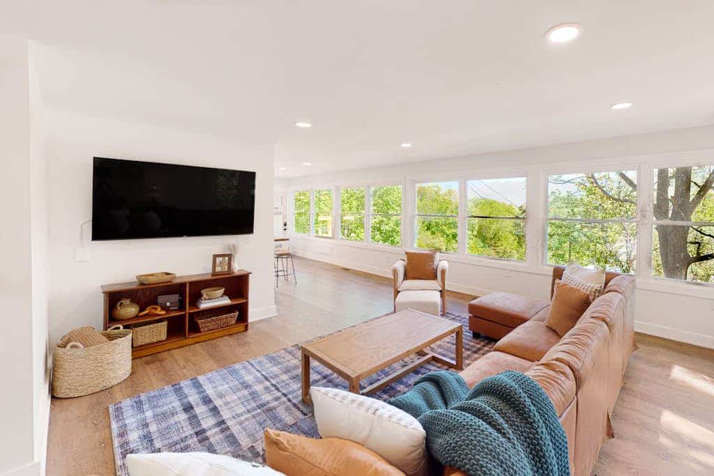 Inviting home with enclosed yard, mountain view, firepit, & W/D