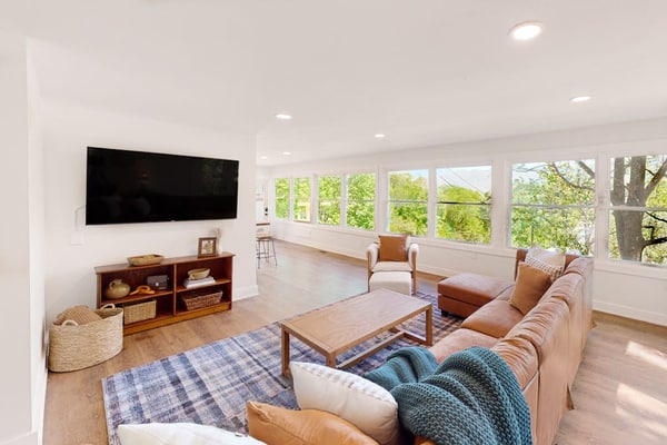 Inviting home with enclosed yard, mountain view, firepit, & W/D