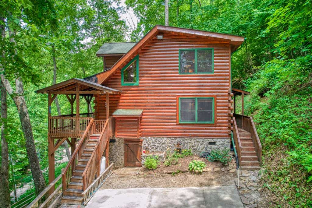 Mountain-view cabin with deck, gas fireplace, WiFi, & W/D - secluded location