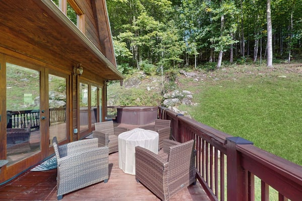 Cozy waterfront home w/hot tub, swing, firepit, and fireplace