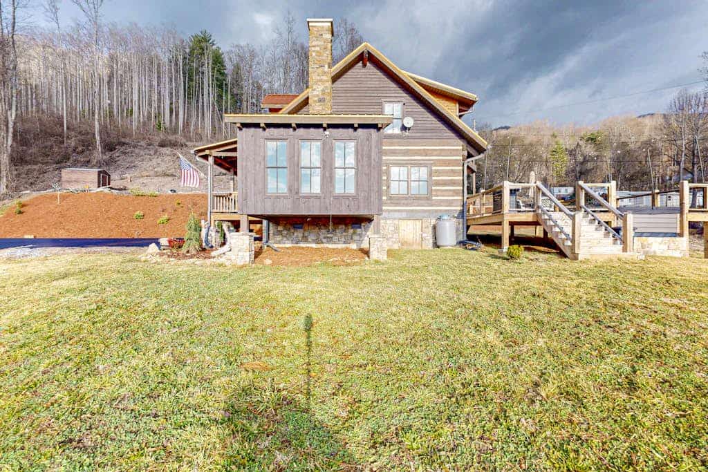 Charming Log Cabin with Long Range Views, Wifi, and Private Hot Tub