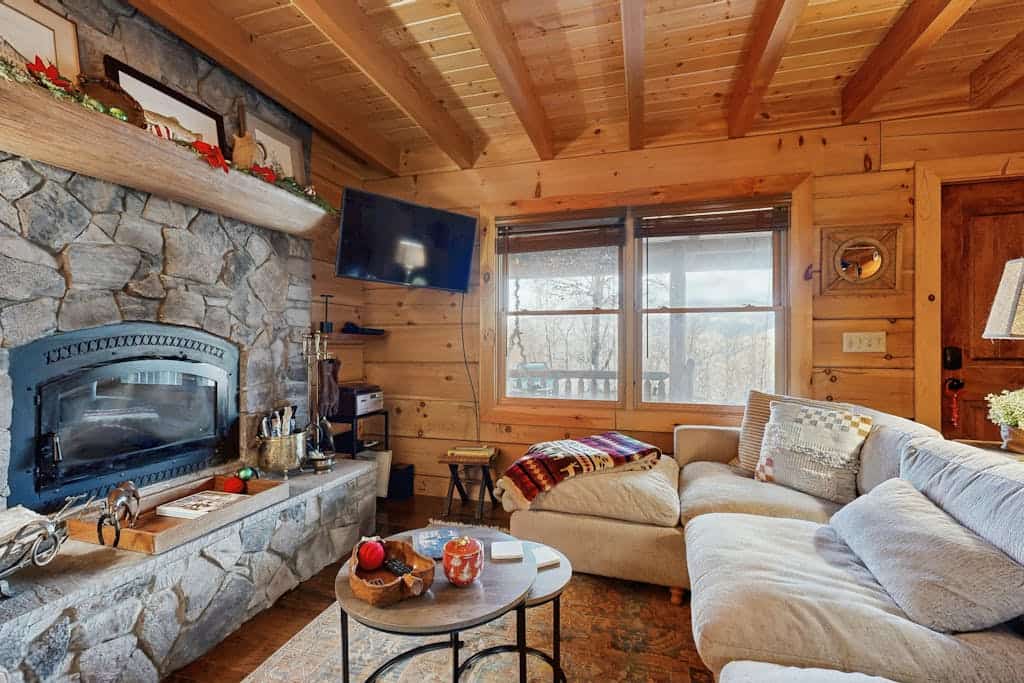 Cabin with stunning mountain views, porch, fire pit & dog-friendly!