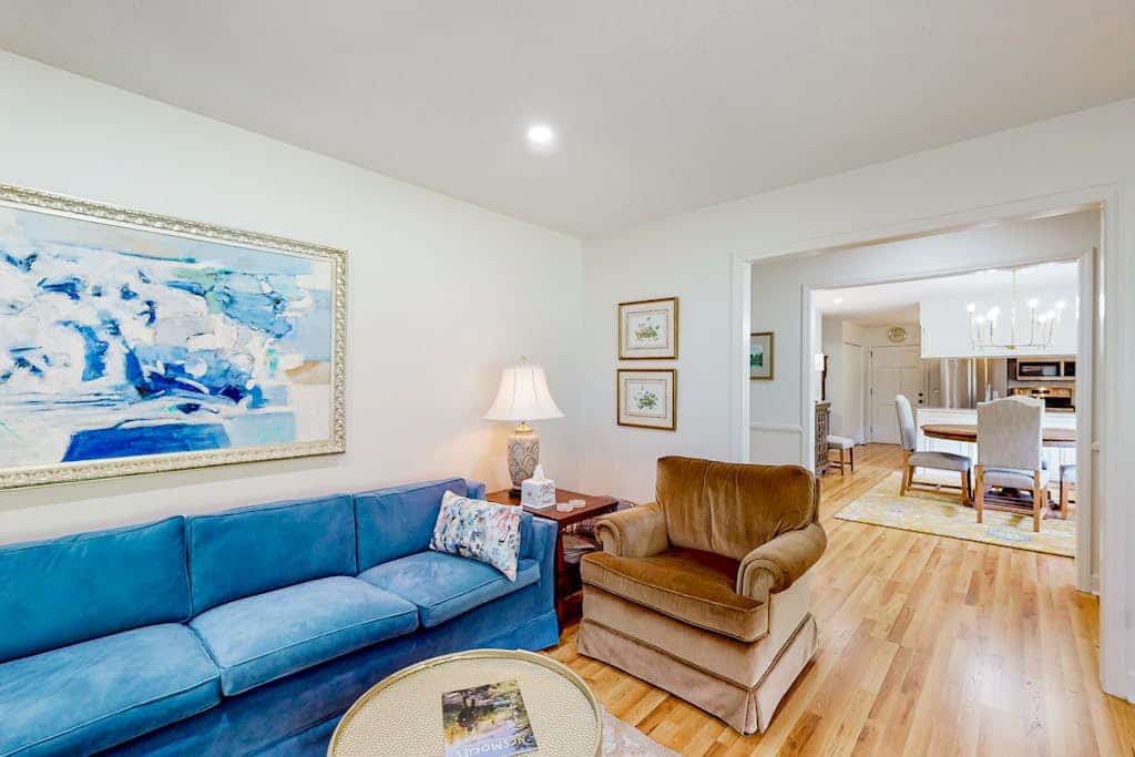 Charming, two-story home with mountain view, washer/dryer, AC - great location