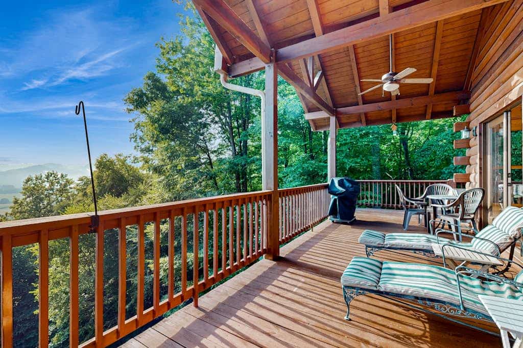 Spacious & rustic mountain-view cabin with decks, Ping-Pong, foosball, fireplace